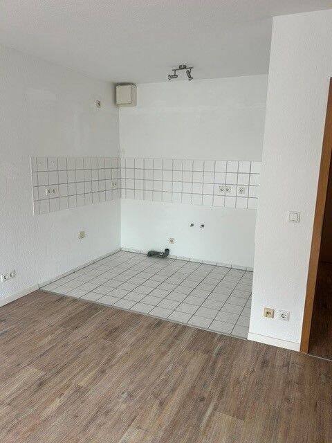 +++ATTRAKTIVE DG-WOHNUNG MIT BALKON UND PKW-STELLPLATZ AM RANDE VON CHEMNITZ+++ – Chemnitz – Vorschaubild 3