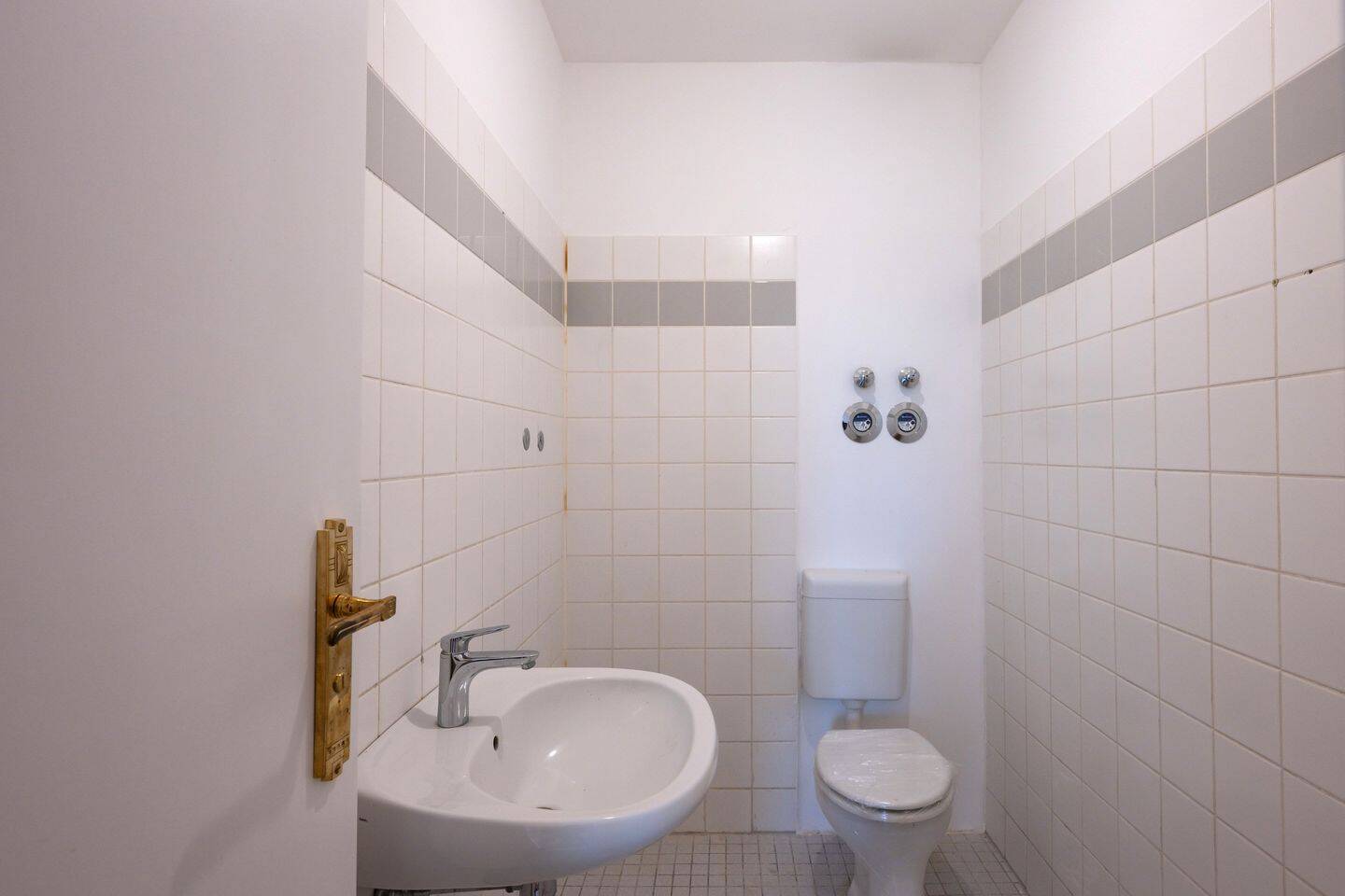 5-Zimmer-Altbauwohnung mit Kachelöfen & Stuck - 144 m² in Top-Lage – Berlin – Vorschaubild 9