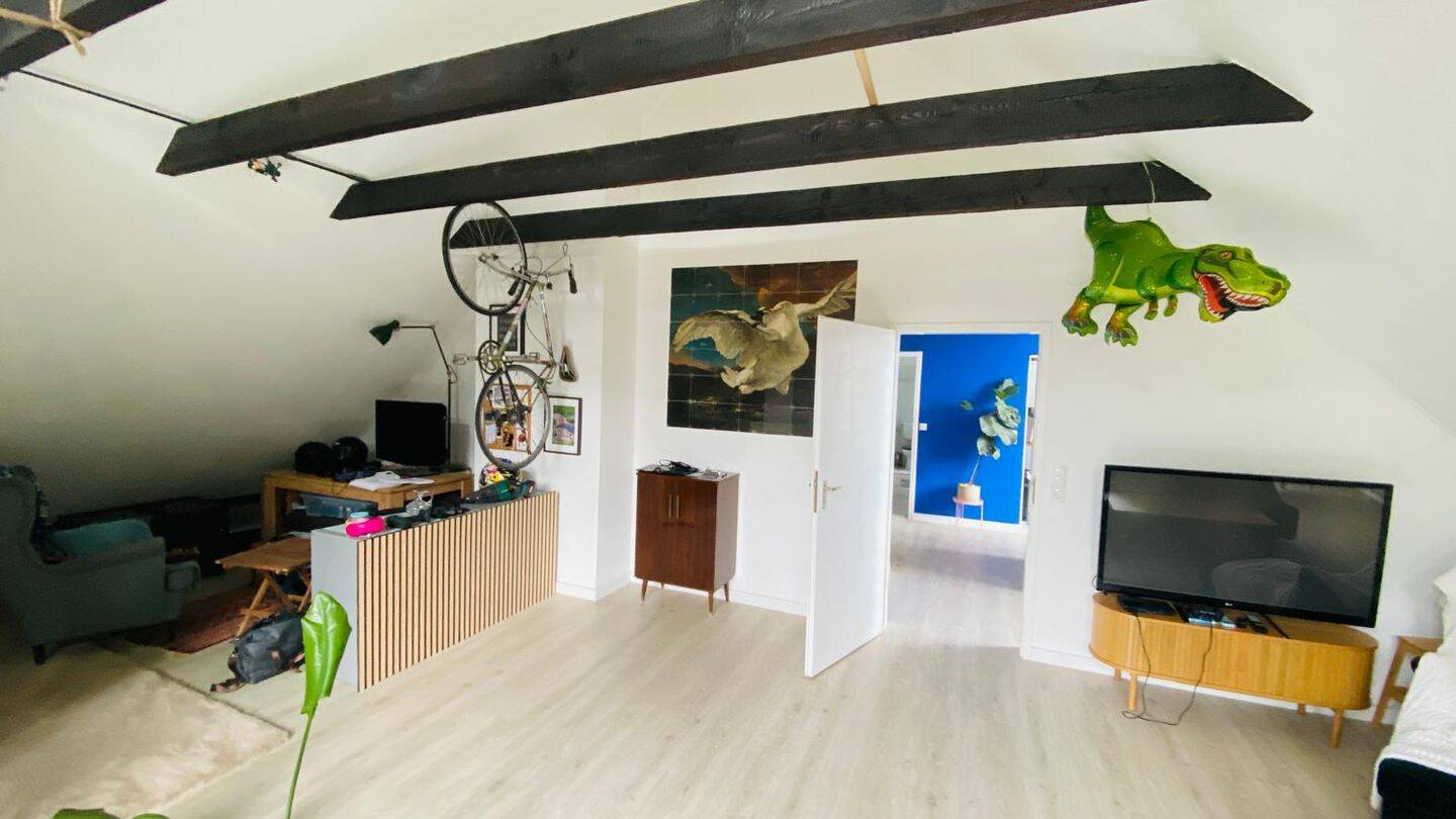 Außergewöhnliche 2,5-Zimmer-Wohnung mit großzügiger Dachterrasse, Einbauküche und stilvollem Wohnambiente – Bremen – Vorschaubild 3