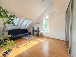 Helle Maisonette mit Dachbalkon, drei Schlafzimmern, zwei Bädern und Tiefgarage! – 70599 Stuttgart – Vorschaubild 4