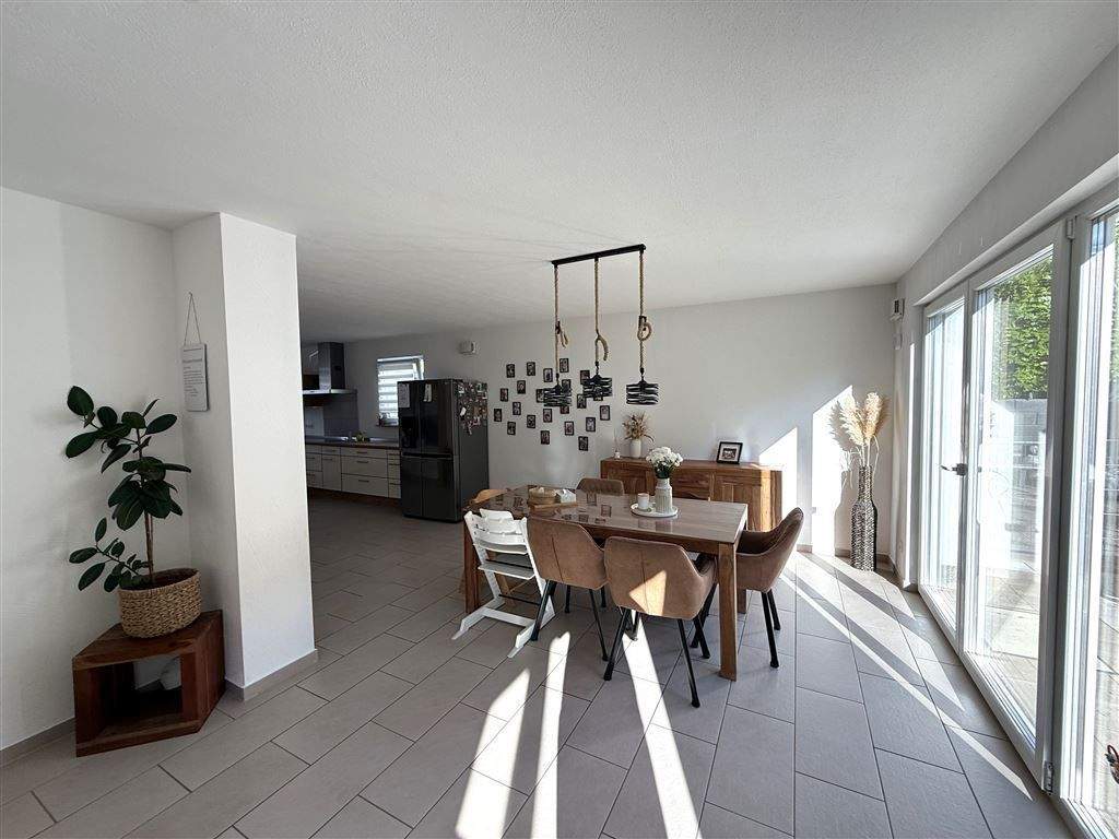 Modernes Einfamilienhaus in energieeffizienter Bauweise / Garten und Außenpool – Völklingen – Vorschaubild 8