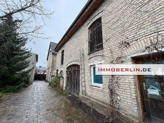IMMOBERLIN.DE - Sympathischer Vierseithof mit Potenzial für mehrere Generationen auf großzügigem Grundstück – Wandlitz – Bild 1 von 8
