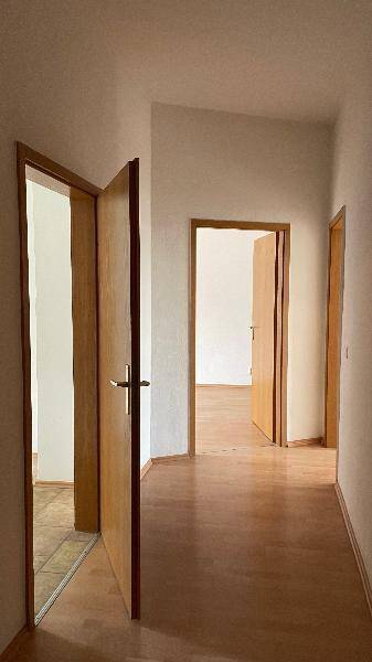 **freundliche, helle 4-Raum-Wohnung im DG mit Balkon** – Chemnitz – Vorschaubild 7