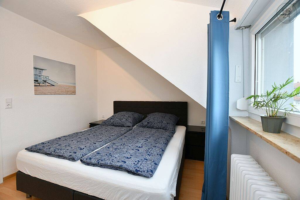 Modern möblierte Wohnung mit Stellplatz in Vaihingen – Stuttgart – Vorschaubild 2