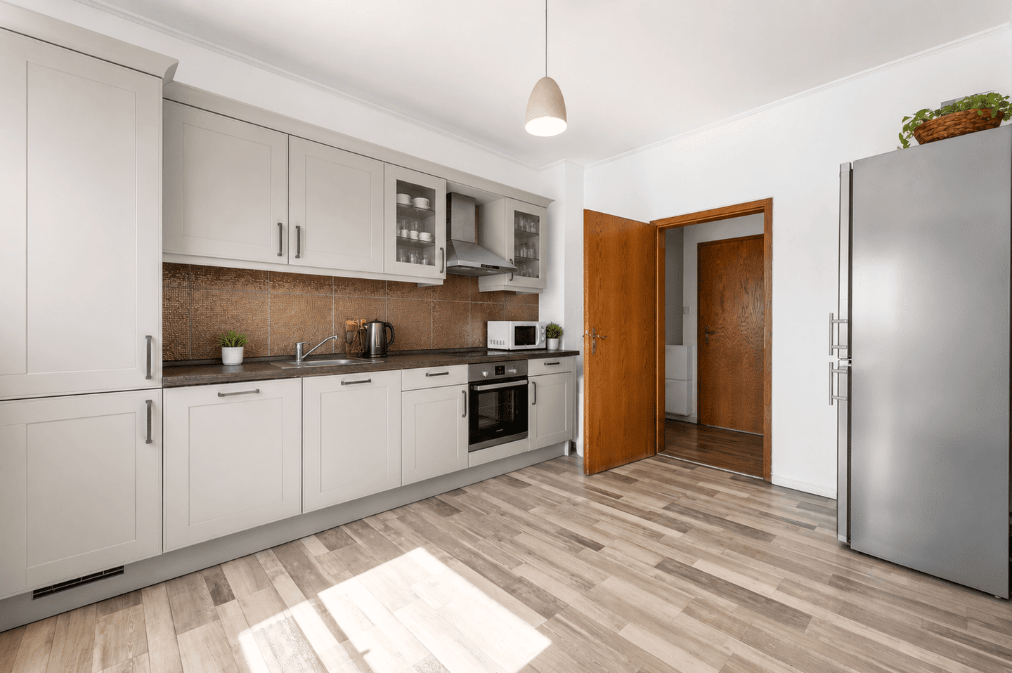 Wohnen auf zwei Ebenen - großzügige Maisonettewohnung mit Balkon und zwei Garagen in Bremen-Walle – Bremen – Vorschaubild 5