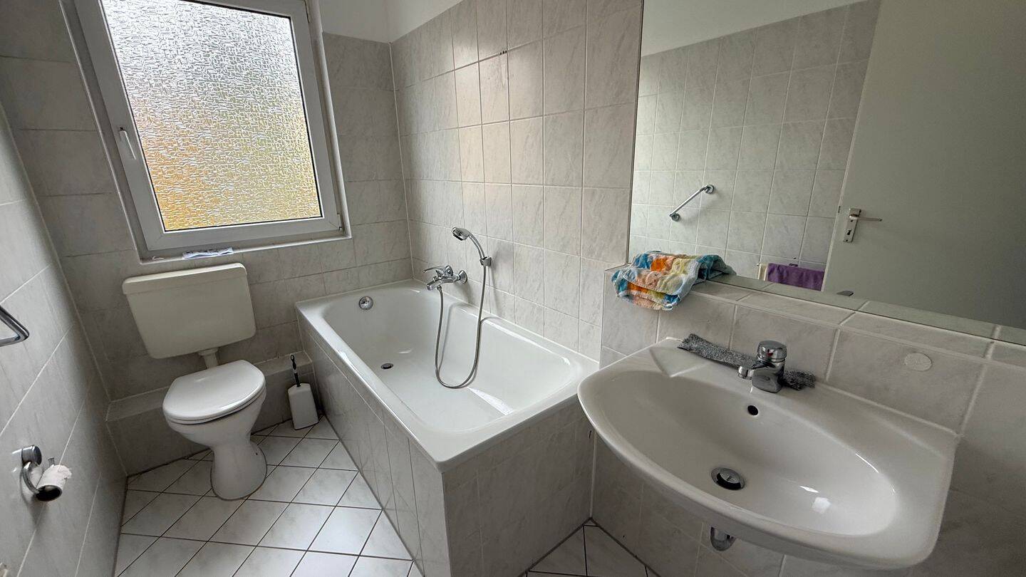 3. OG mit Lift - Süd-Balkon - NEUES Laminat - Lift + TG-Stellplatz – Chemnitz – Vorschaubild 5