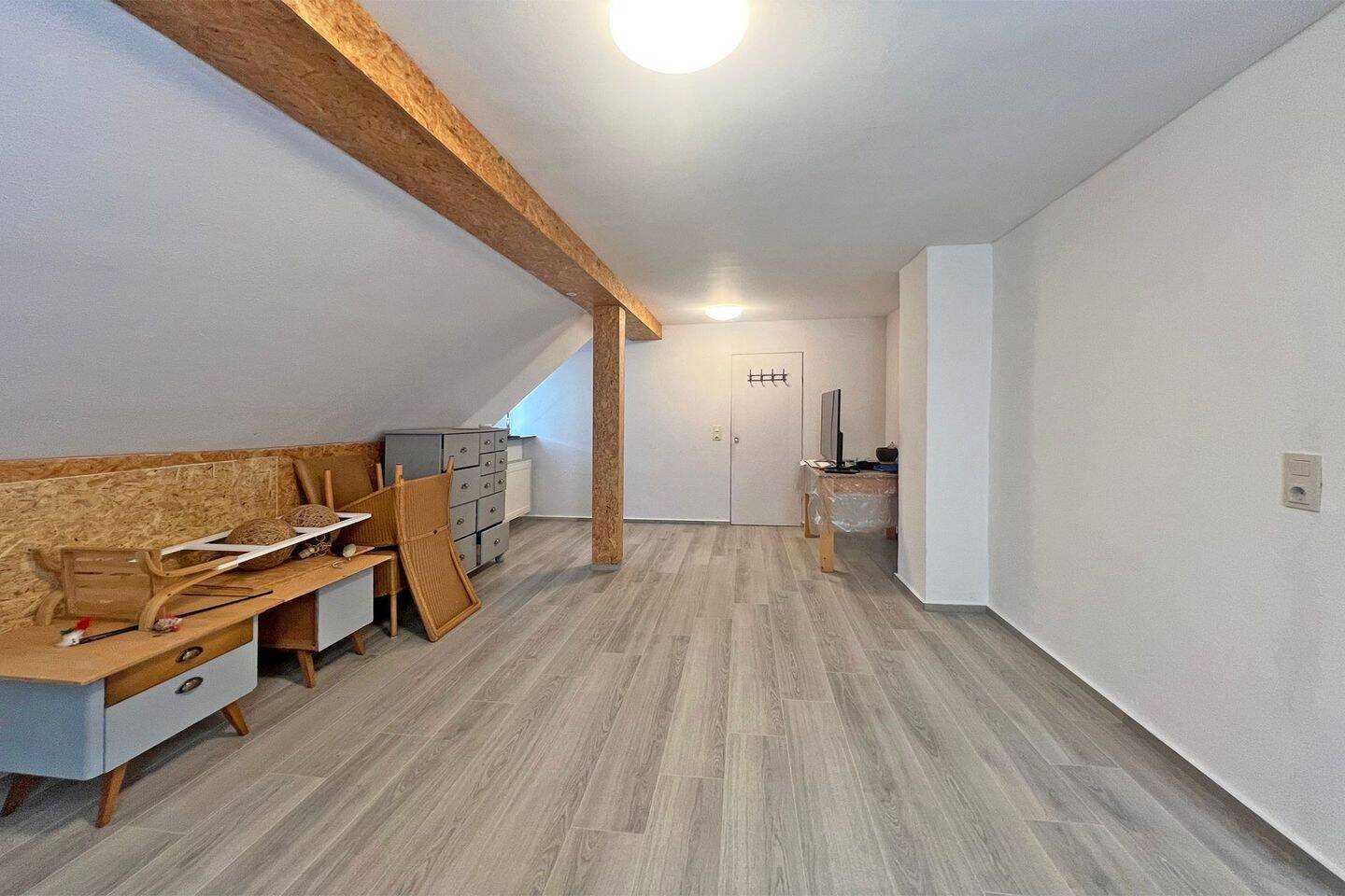 Renoviertes EFH mit neuwertiger Doppelgarage in idyllischer Wohnsiedlung nahe des Klosters – Hermeskeil – Vorschaubild 7