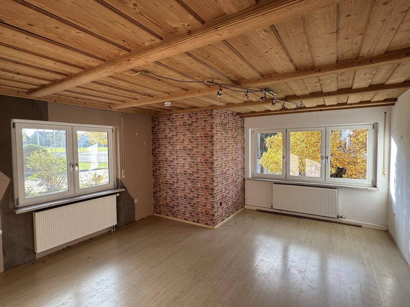 Gut gelegene Doppelhaushälfte mit großem Garten und Bauland – Heßdorf – Vorschaubild 6
