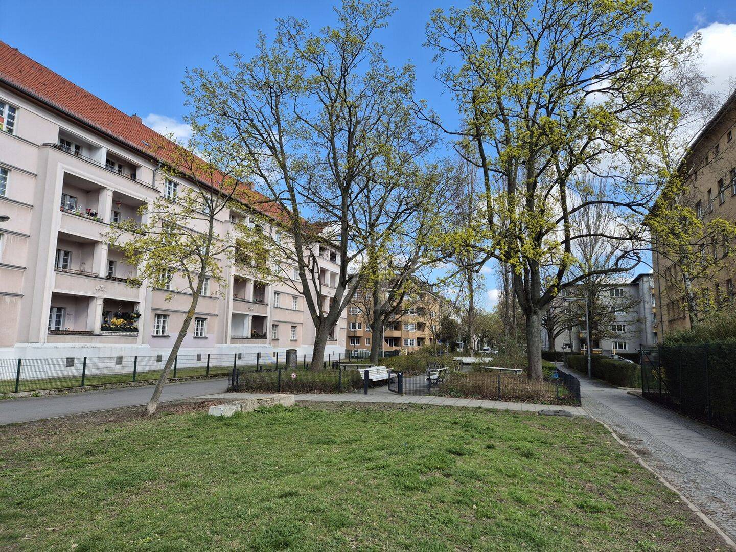 Gepflegte sonnendurchflutete Wohnung in beliebter Lage! – Berlin – Vorschaubild 2