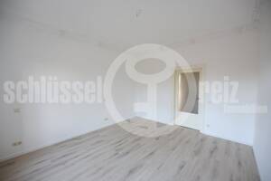 *Einzigartige 3-Raum-Altbau-Wohnung l Stuck l 2 Balkone l freier Blick ins Grüne!* – 1159 Dresden – Vorschaubild 7