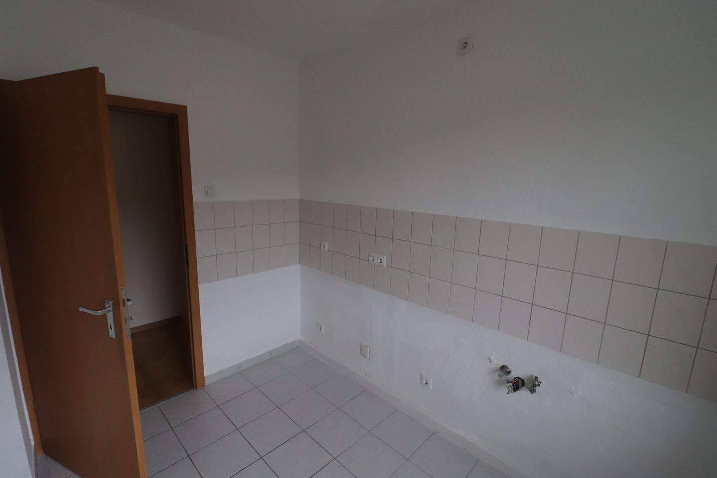 Ab 01.08. 2,5-Raum Wohnung bald mit Balkon inkl. Treppenhausreinigung, Winterdienst – Oberhausen – Vorschaubild 6