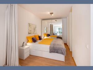 Möbliert: Großzügig & gemütlich - Ruhige Lage zum Innenhof – 80796 München – Vorschaubild 2