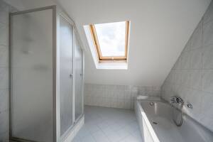 Charmante 2-Zimmer-DG-Wohnung mit Keller, Dachspitz und TG nahe Offenbacher Innenstadt & Mainufer – 63067 Offenbach am Main – Vorschaubild 5