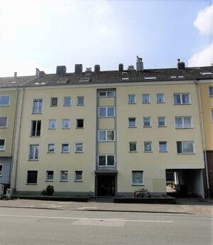 Frisch renovierte 3-Zi.-Whg. mit neuem Boden und sonnigem Balkon