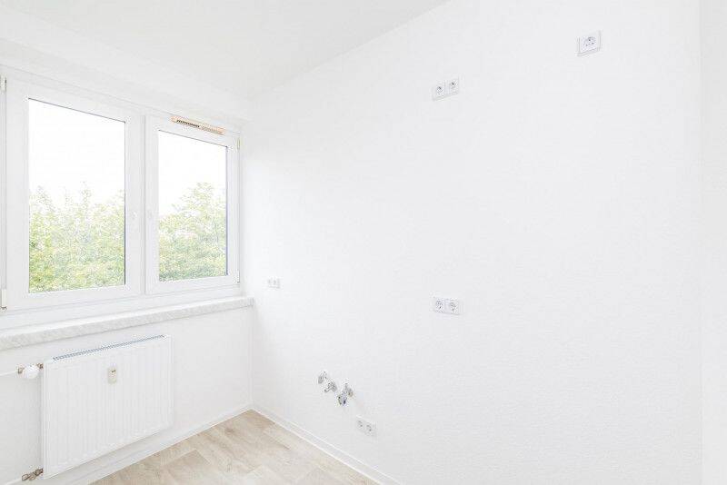 Modernes Bad mit Fenster / Aufzug – Chemnitz – Vorschaubild 3