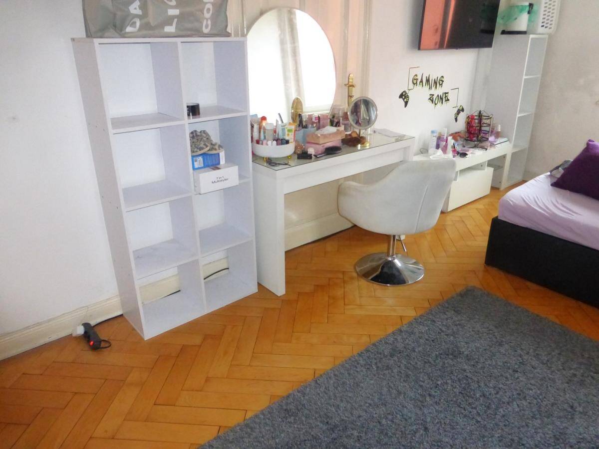 ALTBAU-LIEBHABER AUFGEPASST! Hübsche, heimelige 6 ZW im 2. OG mit Balkon zum Hinterhof nördlich des Wöhrder Sees. – Nürnberg – Vorschaubild 4