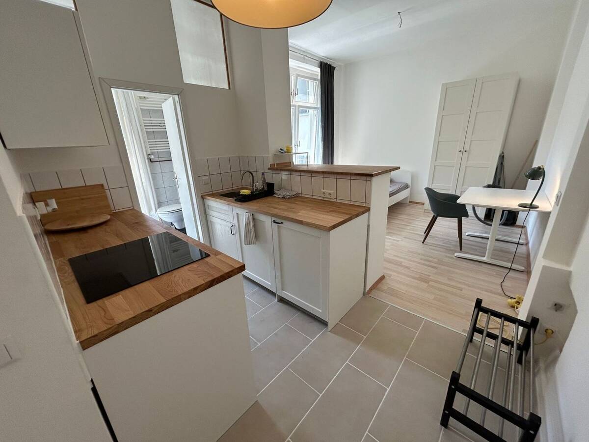 Schönes voll möbliertes Apartment am Tempelhofer Feld – 12049 Berlin – Bild 1 von 9