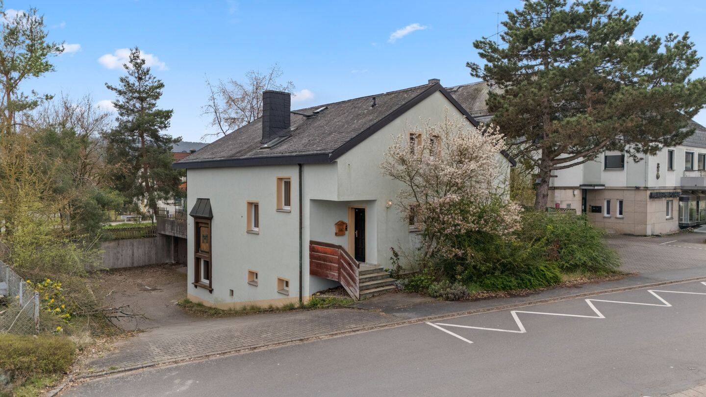 Enormes Potenzial! Gepflegtes Wohn-/Geschäftsgebäude mit Einfamilienhaus in zentraler Lage – Pettstadt – Vorschaubild 7