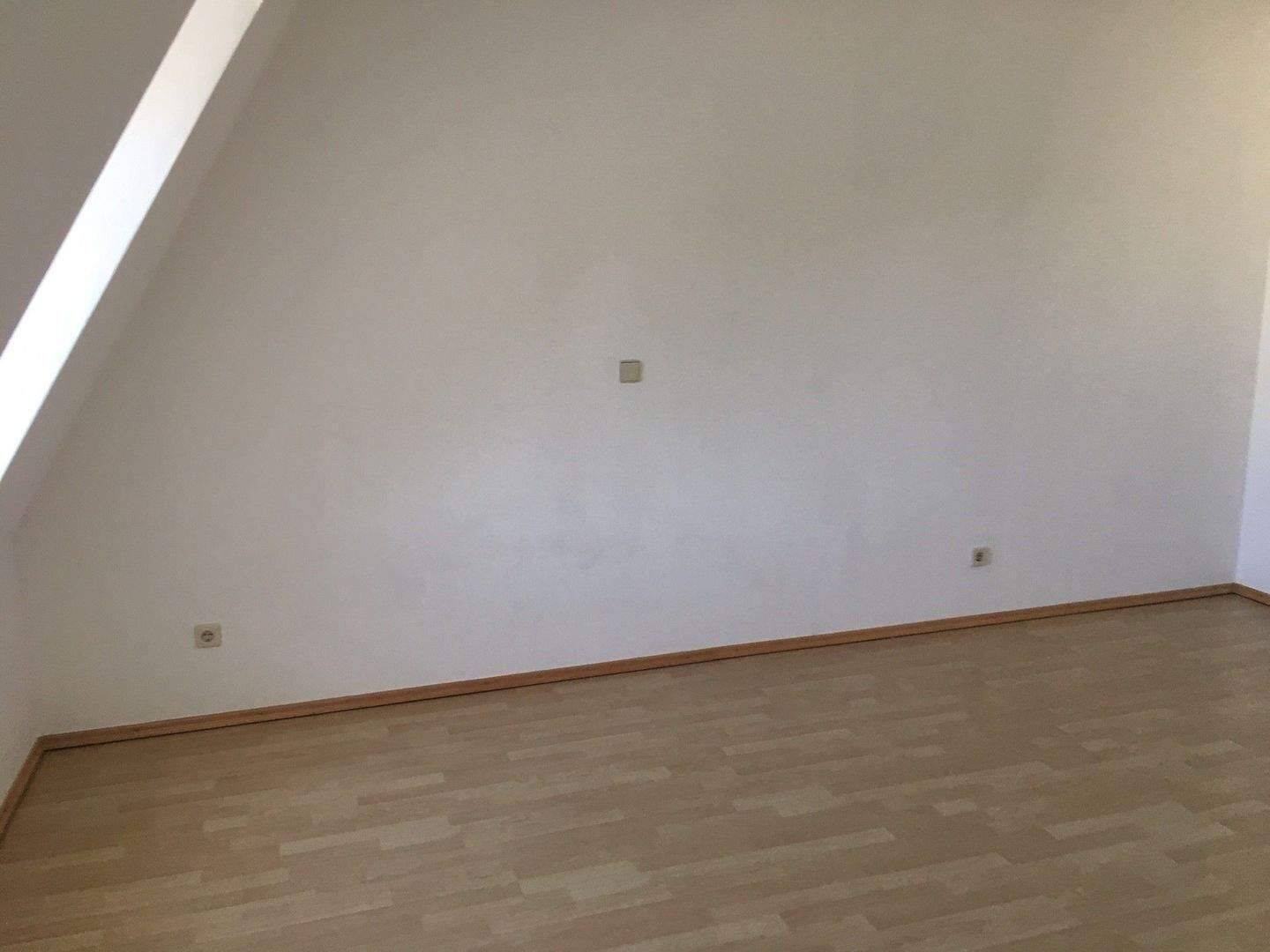 Helle Dachgeschosswohnung in verkehrsgünstiger Lage!! – Dresden – Vorschaubild 6