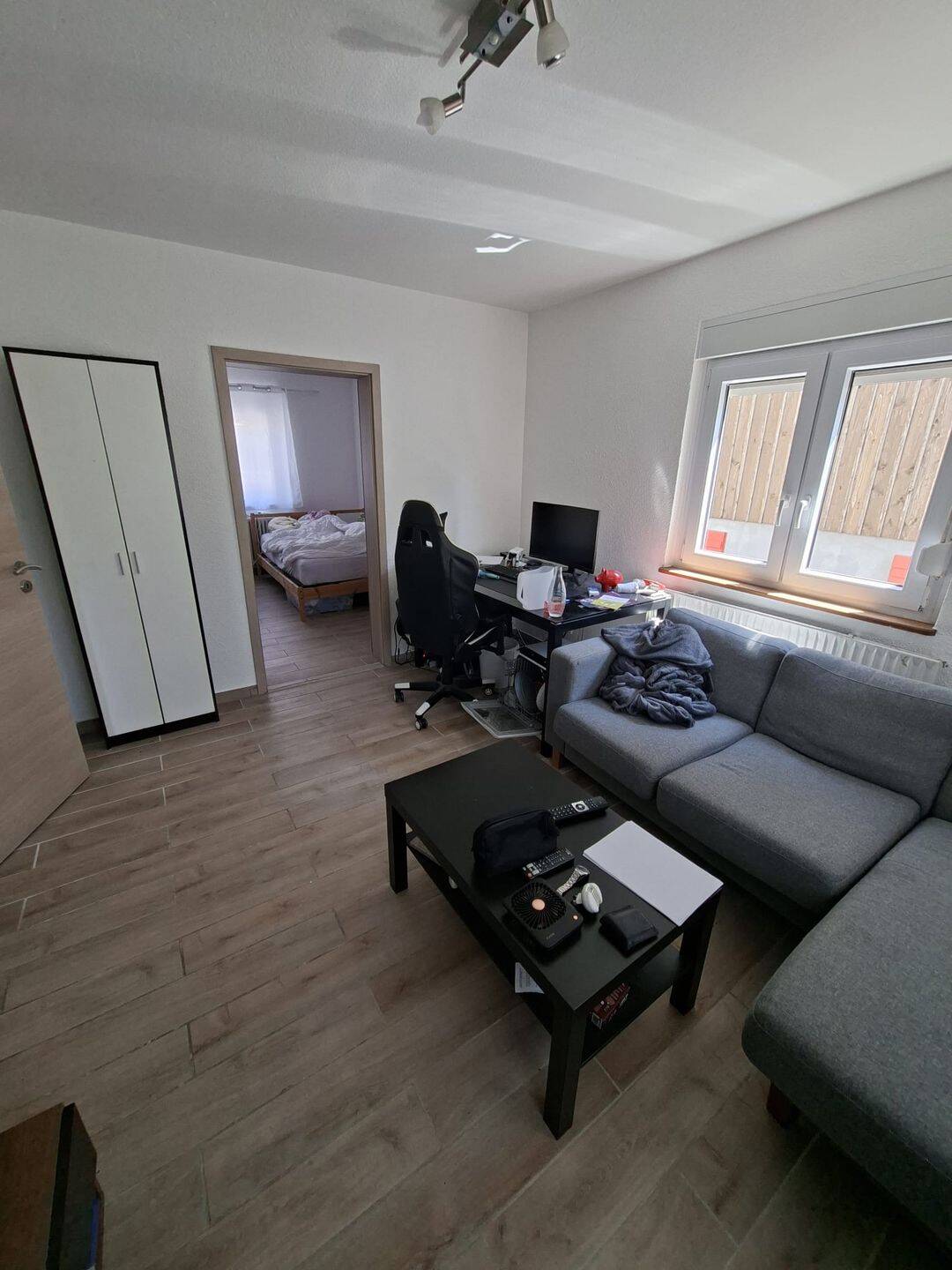 2-Zimmer-Erdgeschosswohnung mit Einbauküche und kostenlosem Stellplatz