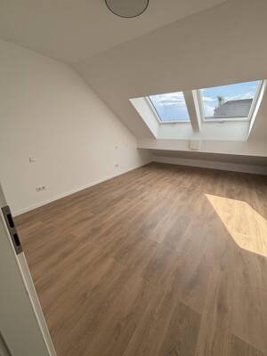 Elegante und energieeffiziente Dachgeschosswohnung (KfW40) - 3 Zimmer – 33100 Paderborn – Vorschaubild 4