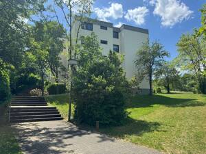 94m² - Großzügige 4-Zimmer-Wohnung mit Balkon, zwei Stellplätzen und attraktiver WG-Eignung
