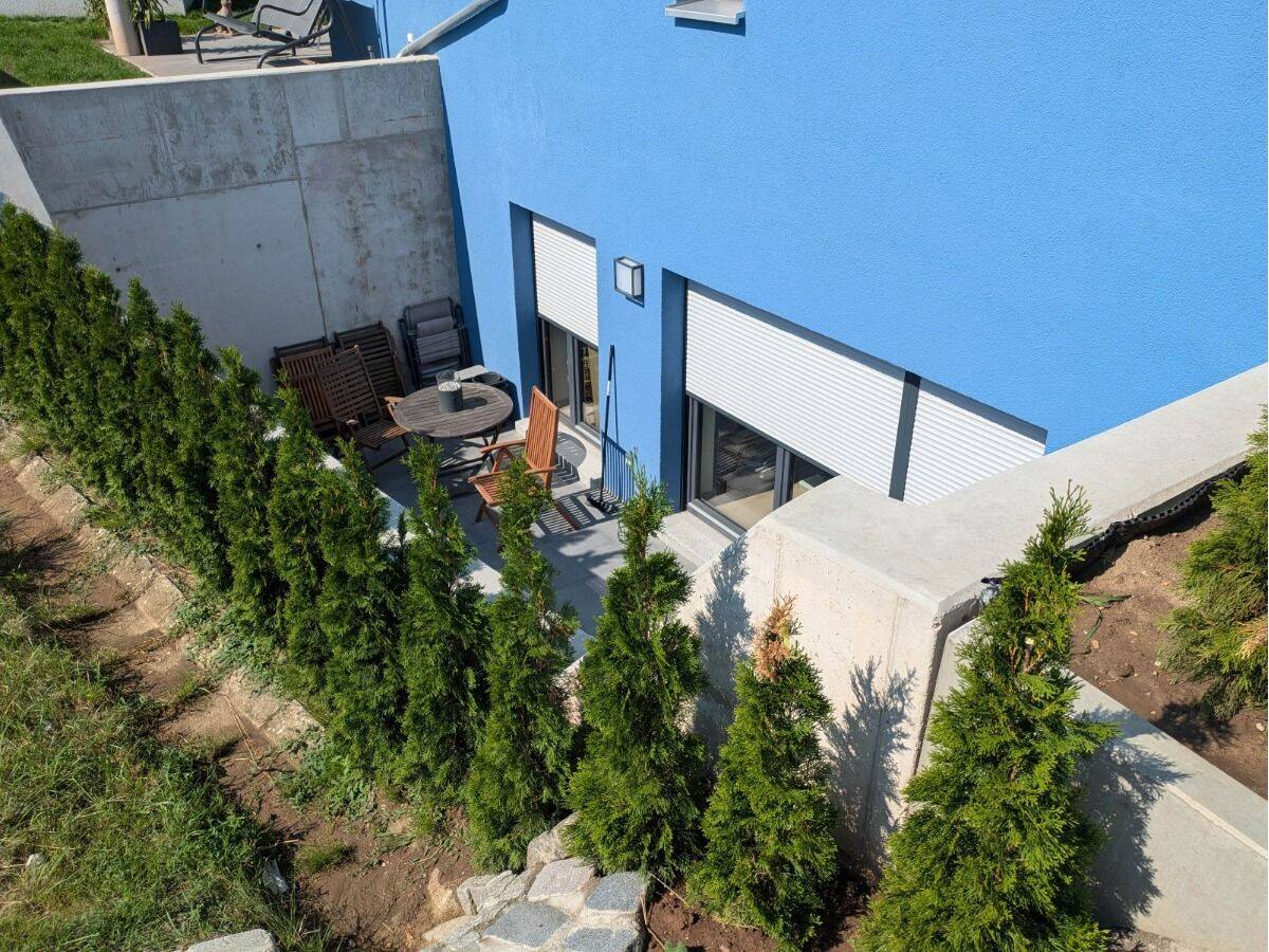Neubau: Barrierefreie Souterrainwohnung