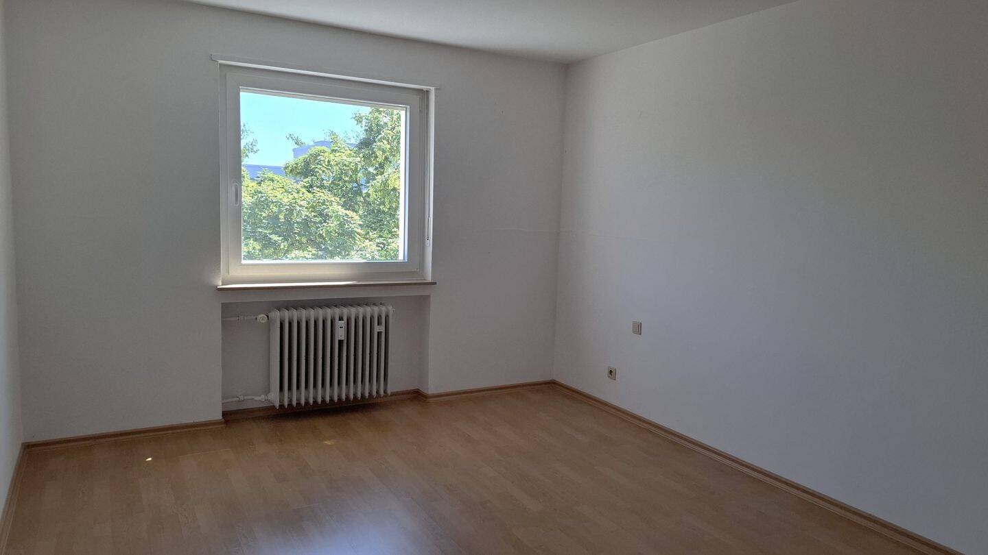 Helle 4 Zimmer Wohnung mit Weitblick, schönem Balkon und dem Luxus einer Garage – Karlsruhe – Vorschaubild 7