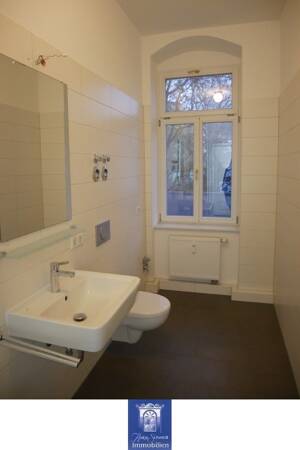 Eindrucksvolle Wohnung mit Balkon, Tageslichtbad mit Wanne! – 1307 Dresden – Vorschaubild 8