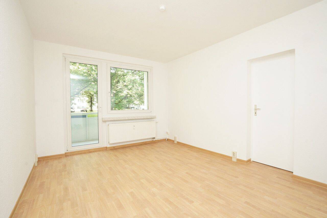 Balkon / Bad mit Fenster – Chemnitz – Vorschaubild 2