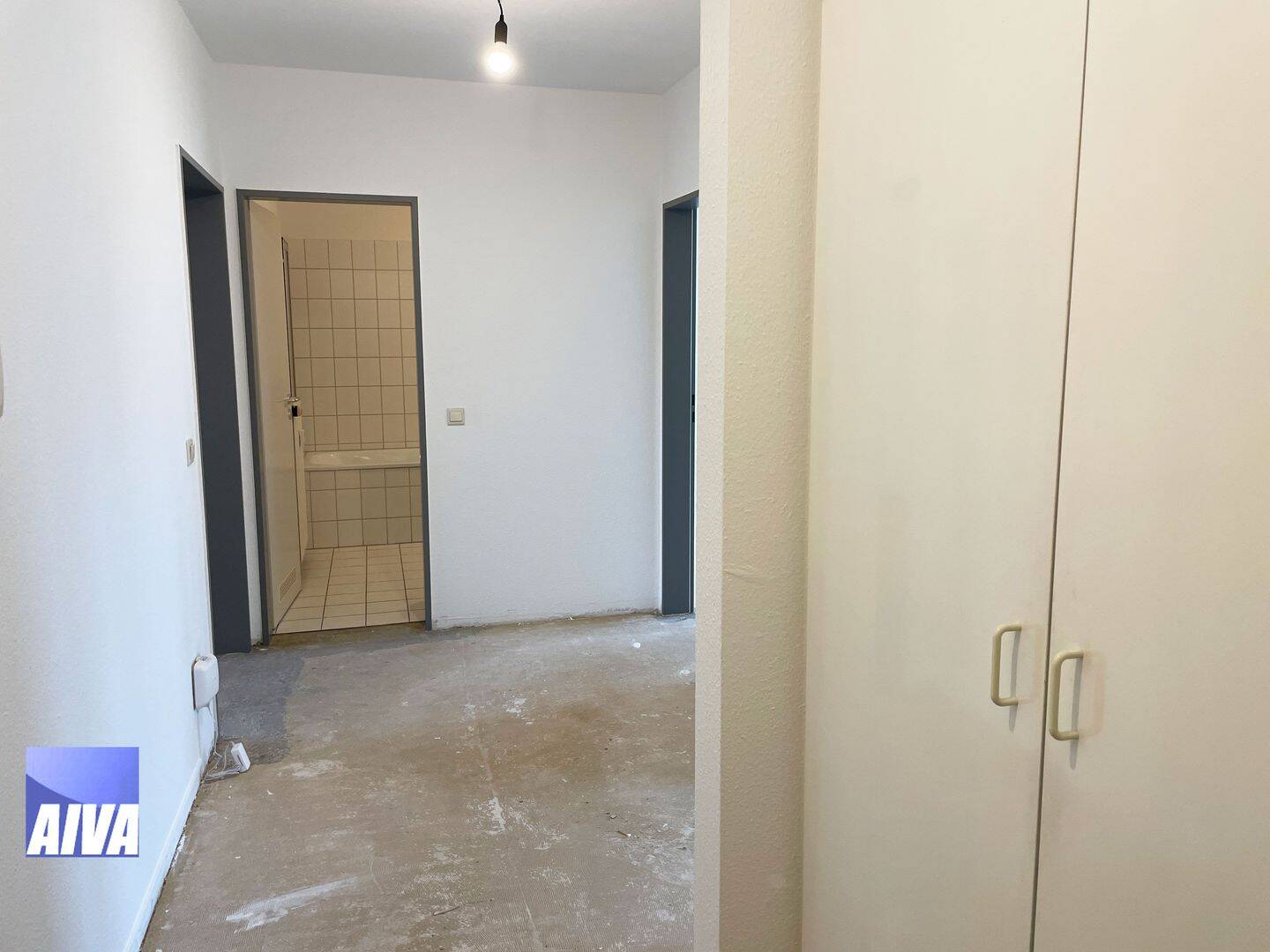 BALKON, WOHNKÜCHE, EINBAUSCHRANK IM FLUR, PARKETT, LIFT, TIEFGARAGENPLATZ IM HAUS MGL. ( 01309 STRIESEN / KRENKELTRASSE ) – Dresden – Vorschaubild 5