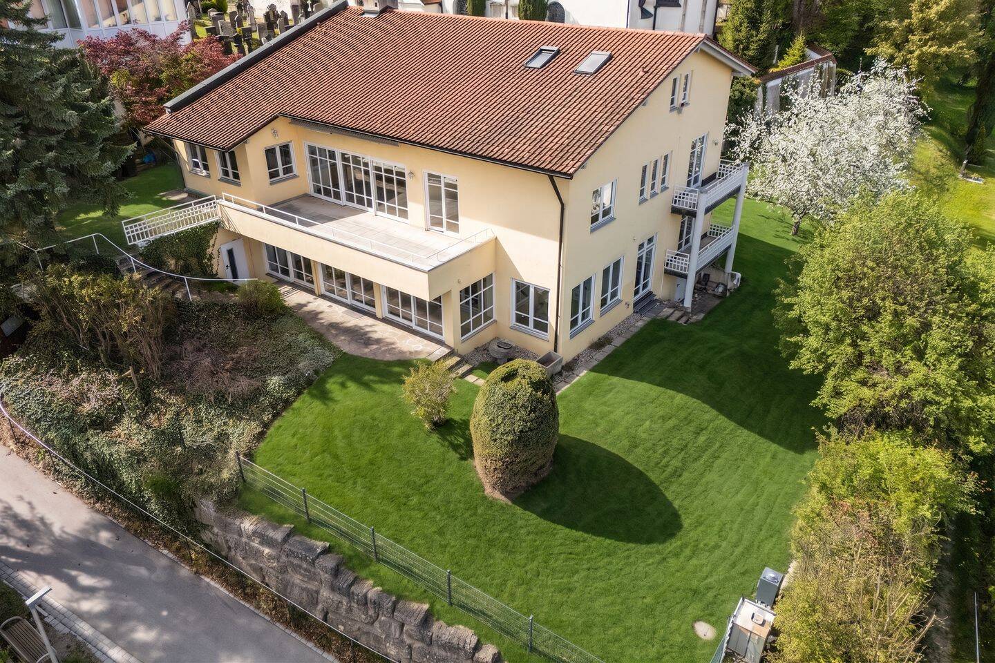 Ihr privater Rückzugsort - stilvolles Anwesen mit außergewöhnlicher Raumwirkung – Isen – Bild 1 von 9