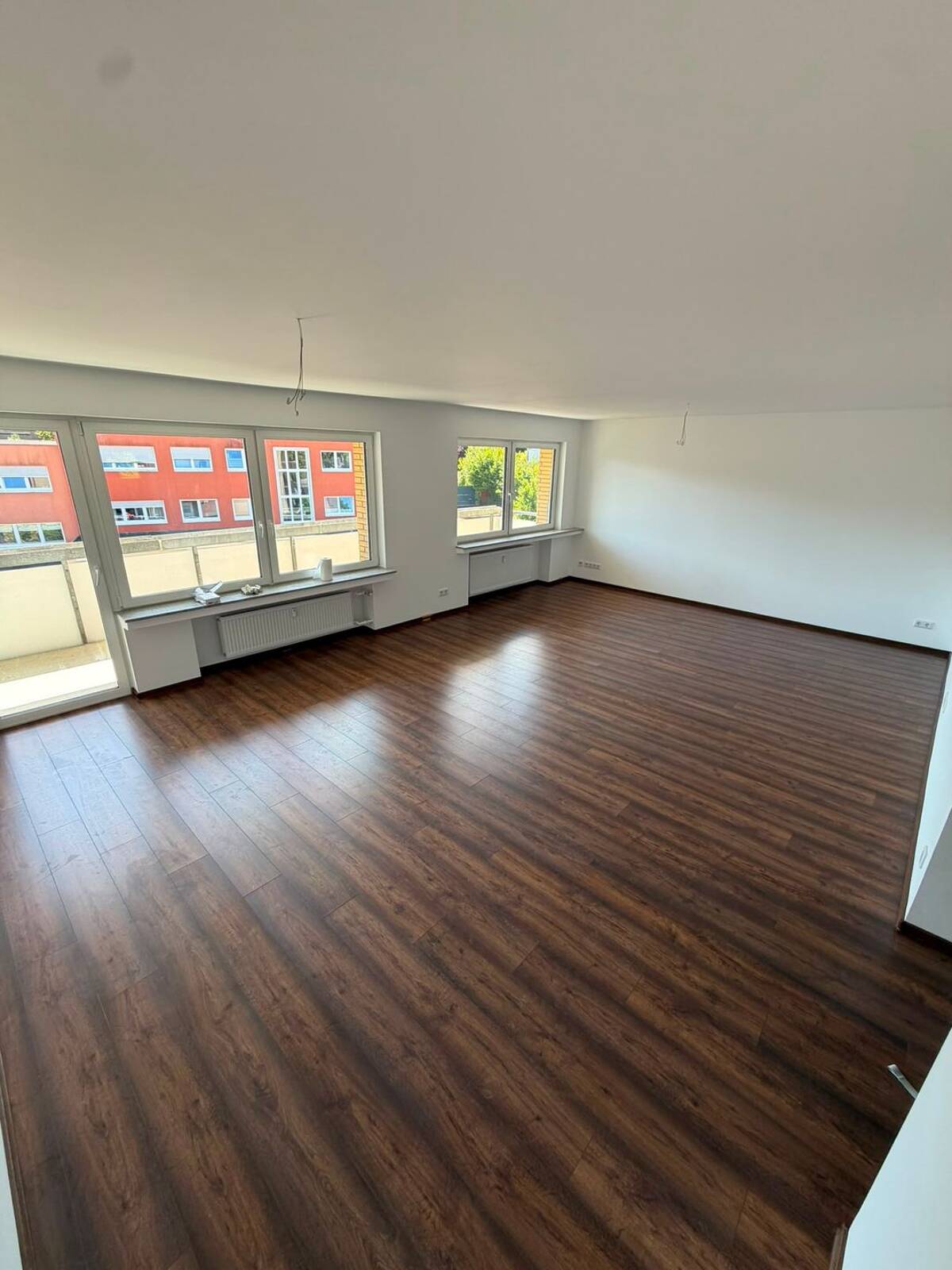Frisch renovierte 4-Zimmer-Wohnung mit 2 Balkonen, Aufzug, Garage – 40822 Mettmann – Bild 1 von 9