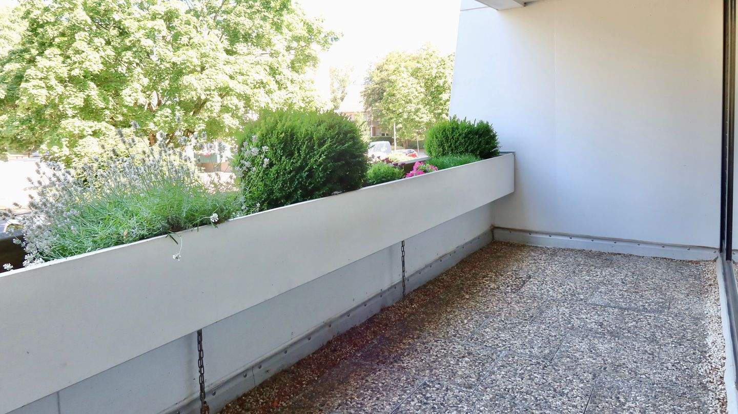 Wohnen wie im Urlaub - mit ganzjährigem Pool, Garage & großzügiger Loggia in Hannover-Misburg – Hannover – Vorschaubild 4