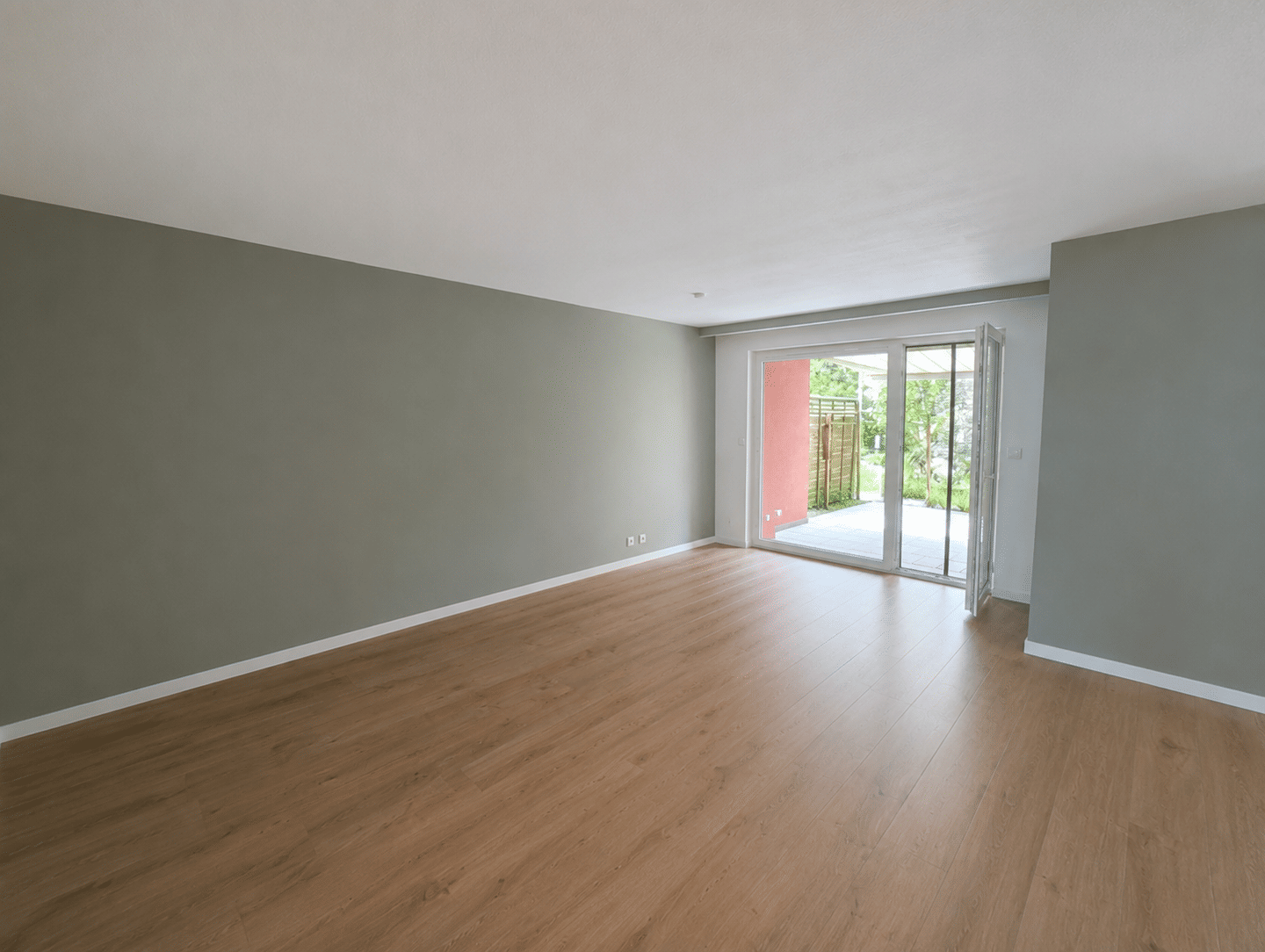 Schöne 4-Zi.-Erdgeschosswohnung mit traumhaften Garten und großzügigen Grundriss in ruhiger Lage – Nürnberg – Vorschaubild 2