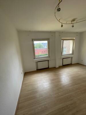 Gemütliche, helle 1-Zimmerwohnung mit Einbauküche, eigenem Bad und herrlichem Dom-Blick