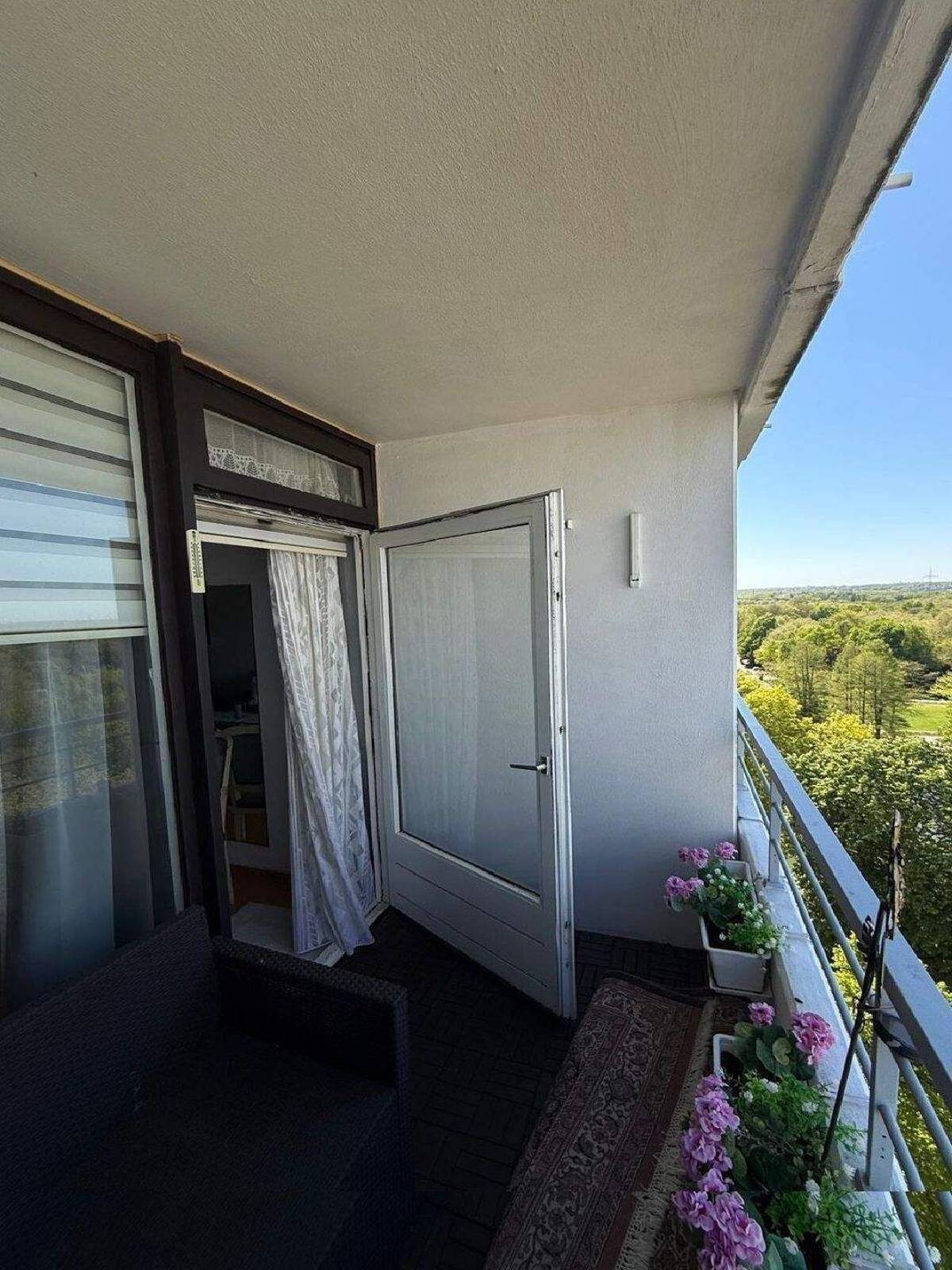 Rendite-/ Selbstnutzungs-Perle mit Weitblick! Mikro-ETW mit Balkon - voll möbliert u barrierefrei – 45879 Gelsenkirchen – Bild 1 von 8