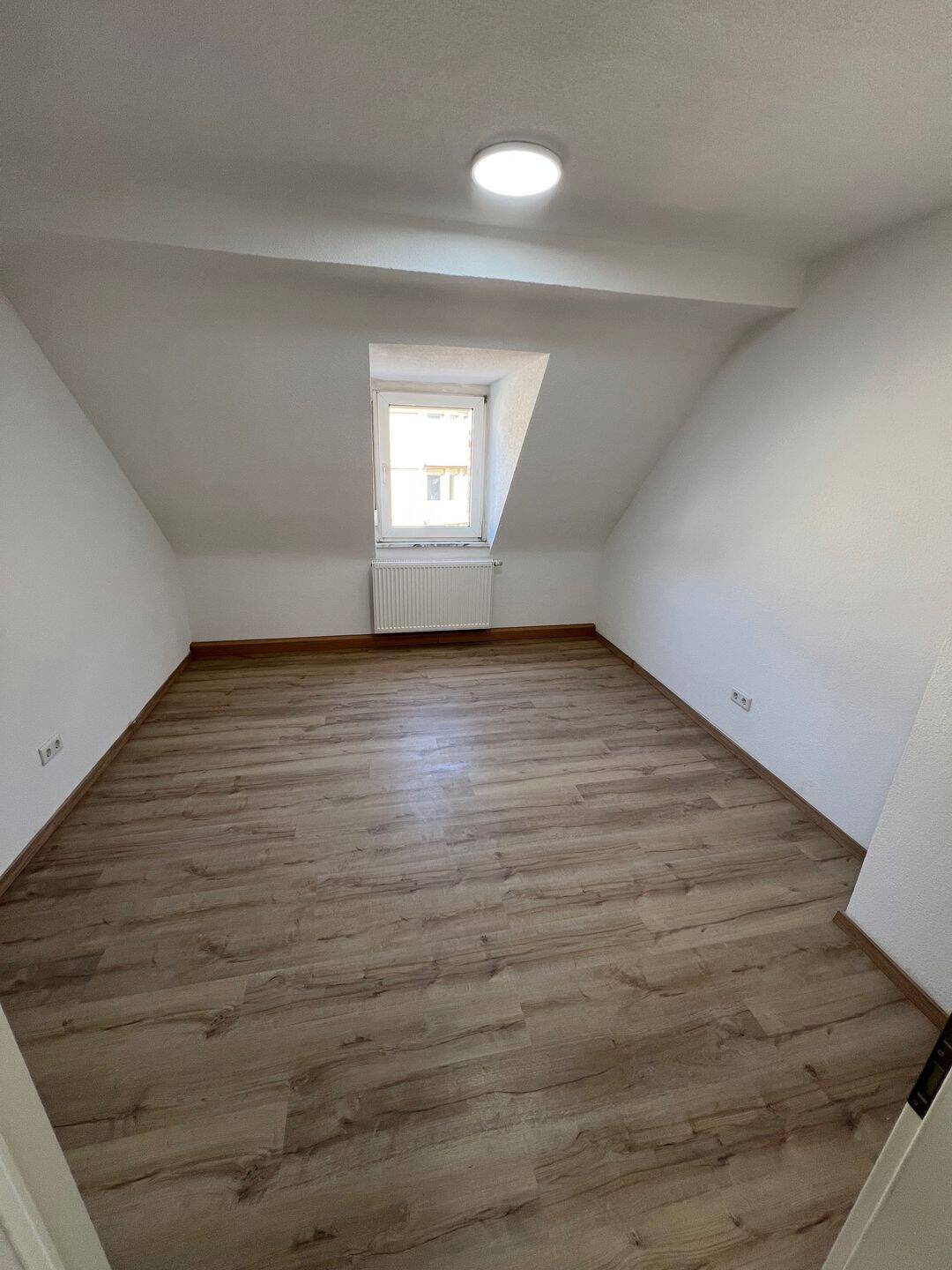 Renovierte 4 Zimmer Wohnung 85 m2 Grundfläche Würzburg Sanderau – Würzburg – Vorschaubild 2
