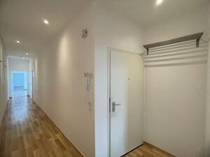 Altbaucharme trifft moderne Ausstattung! Großzügige 3-Zimmer-Wohnung ab sofort frei – 40215 Düsseldorf – Vorschaubild 2