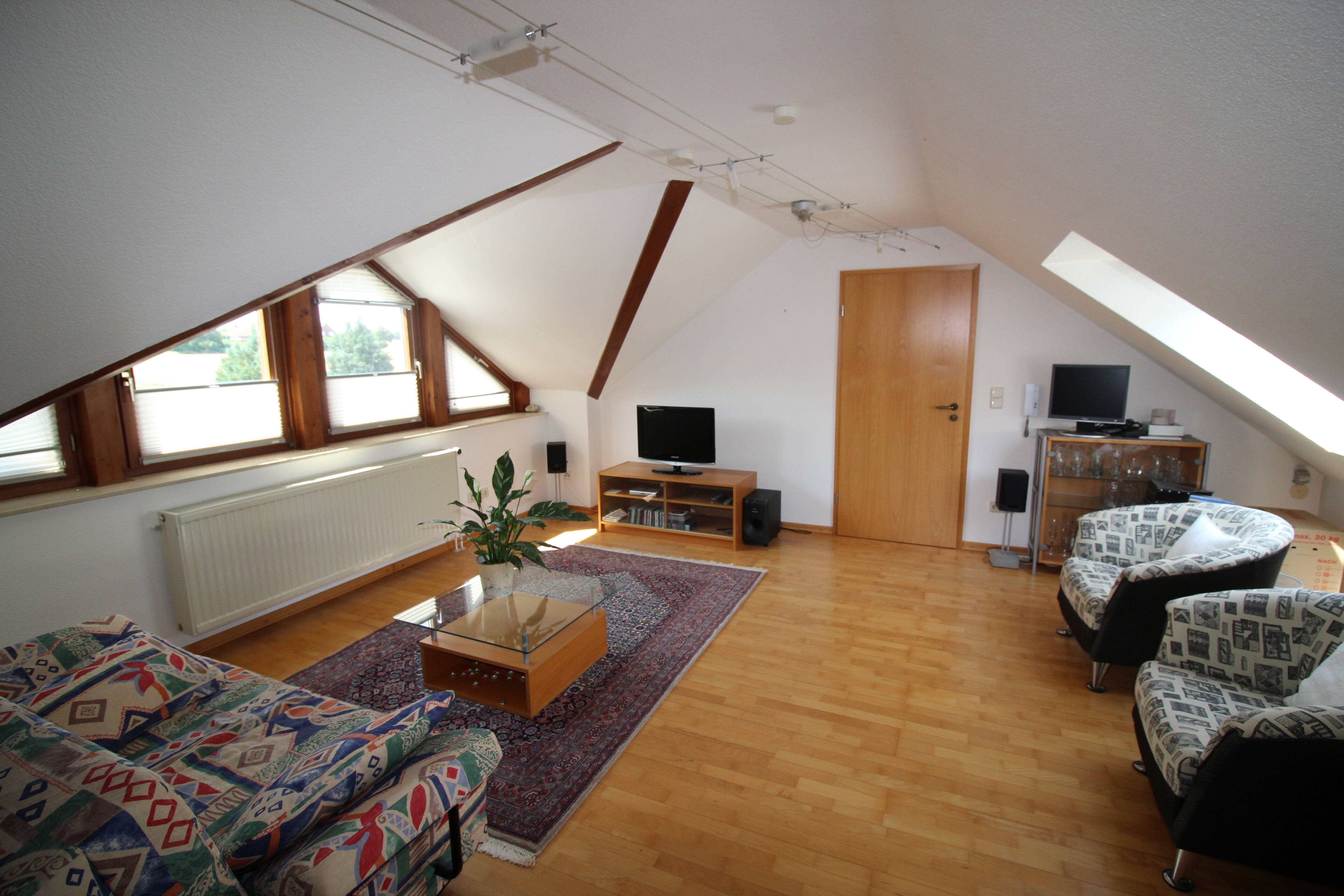 Schöne Dachgeschosswohnung in Kolenfeld zu vermieten!