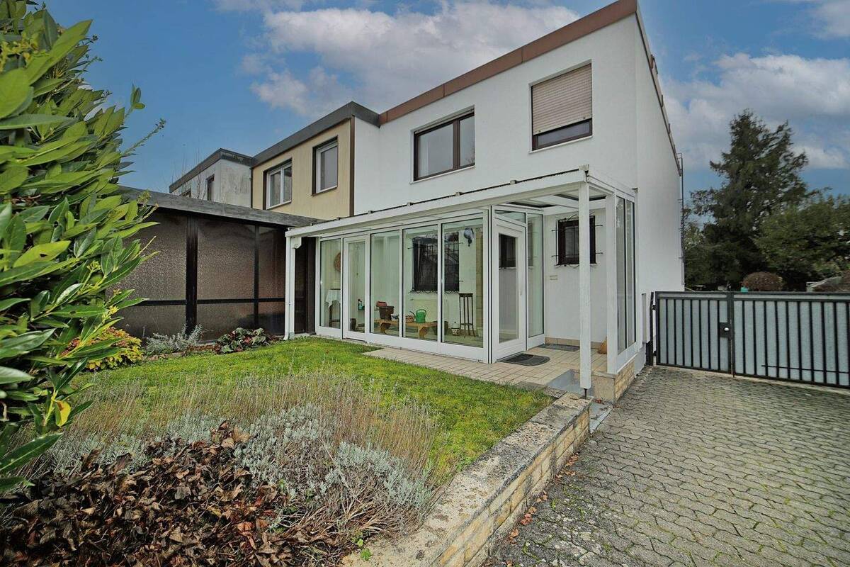 Sonnig und ruhig: Reiheneckhaus mit Einzelgarage in München-Allach – 80999 München – Bild 1 von 9