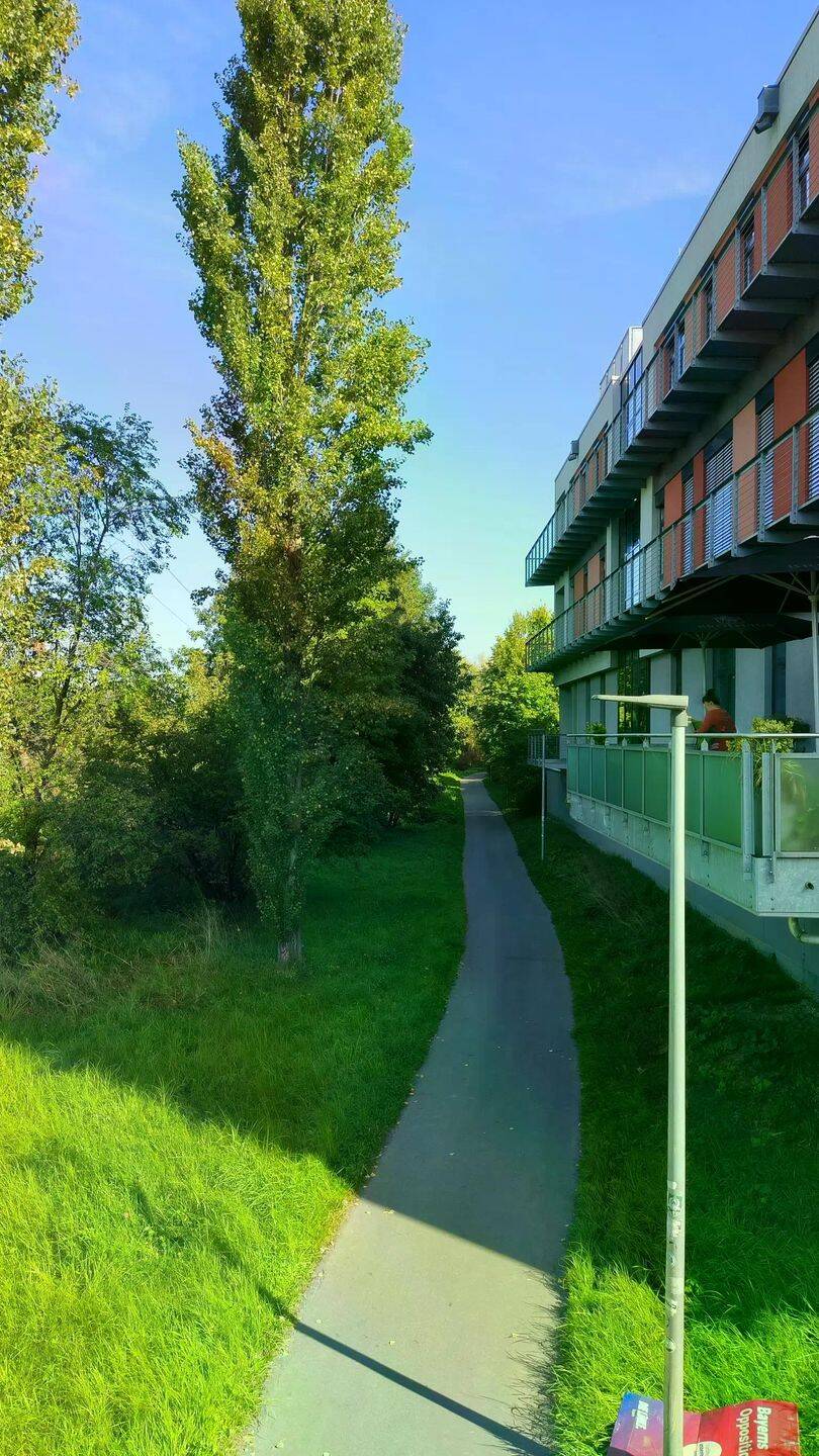 Natur pur und Direkt vor U-bahn Stadthalle!Voll Möblierte Helle 2-Zimmer-Wohnung, mit Balkon, ruhig