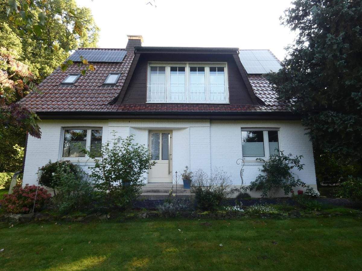 Traumhaus auf riesigem Grundstück: Freist. Einfamilienhaus mit PV-Anlage, Pool und 3 Garagen (kurzfristig bezugsfrei)! – Borken – Bild 1 von 9