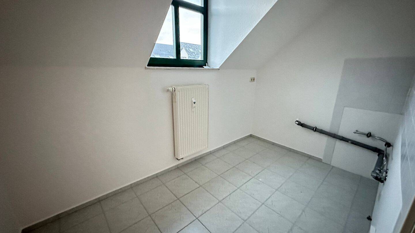 Wohnen im DG Küche mit Fenster + Bad mit Wanne – Chemnitz – Vorschaubild 5