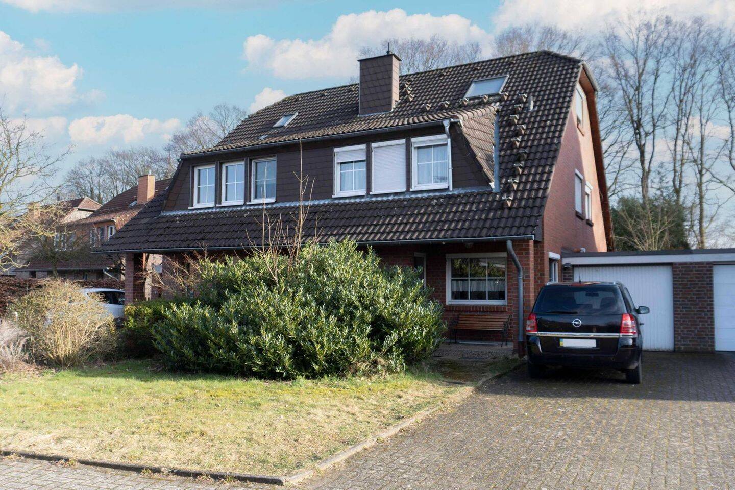Schönes 5-Zi.-Zuhause mit Garten, einer Garage und 2 Freistellplätzen in ruhigem Wendehammer