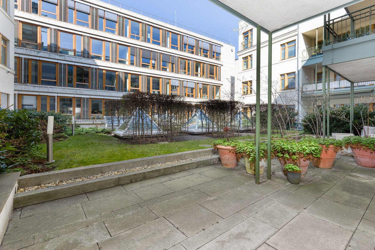 Wohnen im Botschaftsviertel: voll möblierte 2-Zi-Whg, 90 m² + große Terrasse per SOFORT zu VERKAUFEN – Berlin – Vorschaubild 3