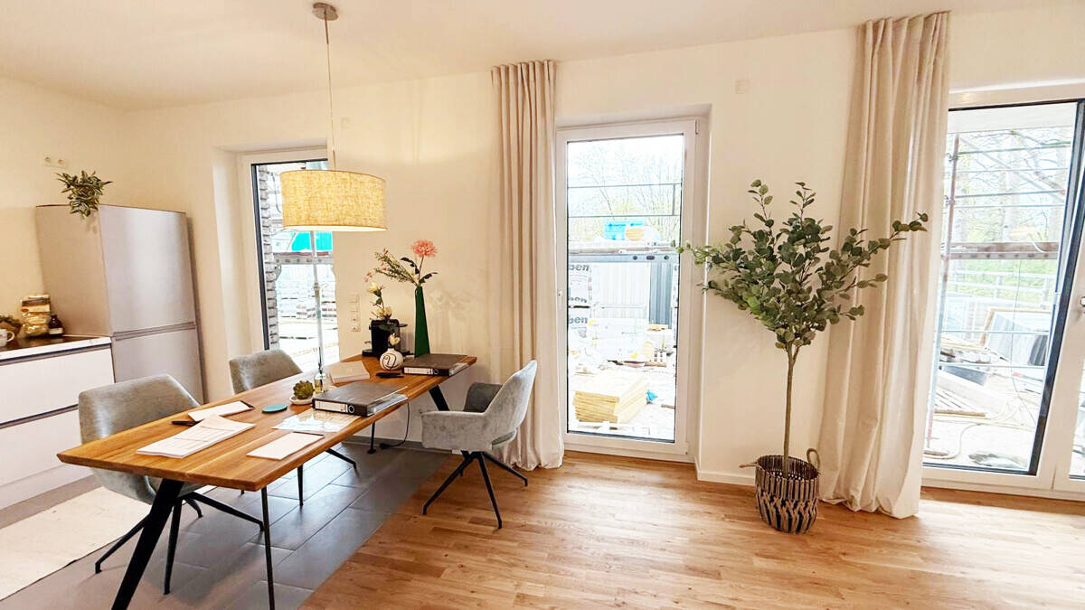 Zwei Balkone & Weitblick ins Grüne - großzügige 4-Zimmer-Wohnung mit Raum für jedes Lebensmodell – Hamburg – Vorschaubild 2