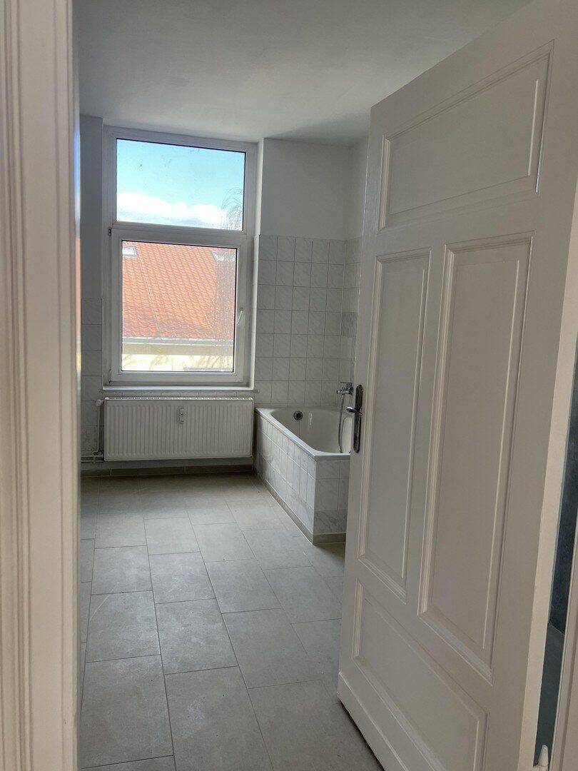 3-Zimmer-Whg, frisch modernisiert, Dusch-Wannenbad, Gäste WC, große Küche – Magdeburg – Vorschaubild 5
