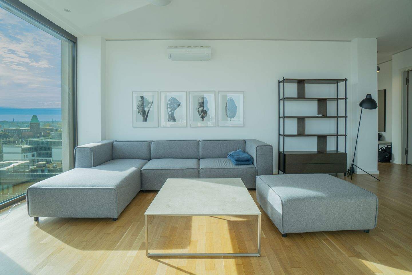 Exklusiv möblierte 3-Zimmer-Designwohnung im Grandaire mit Balkon und Weitblick – Berlin – Vorschaubild 3