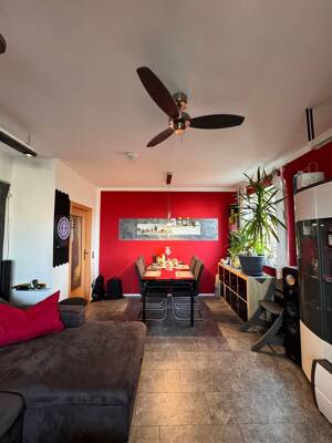 Großzügige 4 Zimmer Wohnung mit Wintergarten, Balkon und hochwertiger Einbauküche